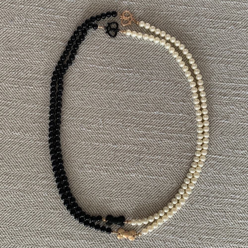 Hello Kitty black and white faux pearl necklace - Picture 4 of 4
